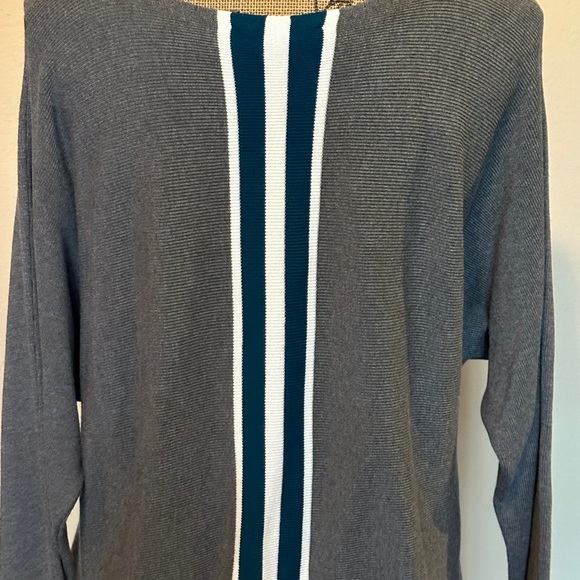 Chic sweater-never worn! - Picture 2 of 2